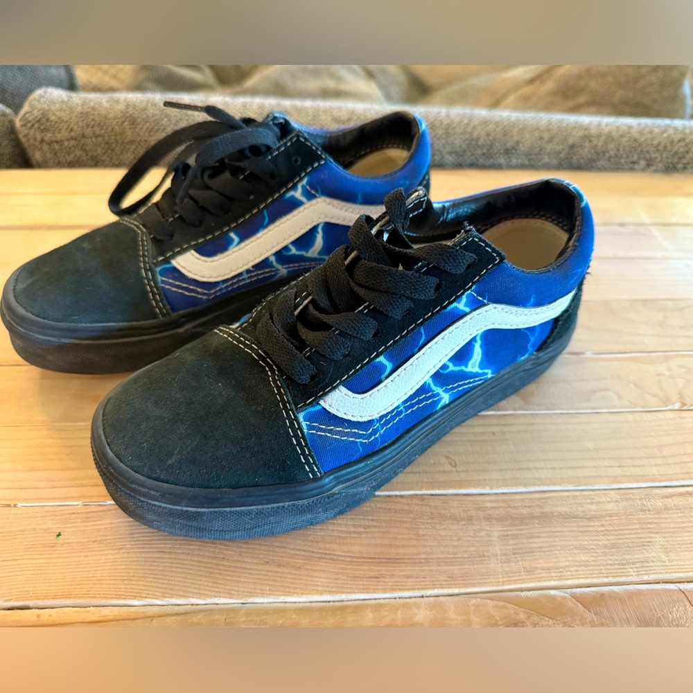 Vans youth shoe size 1